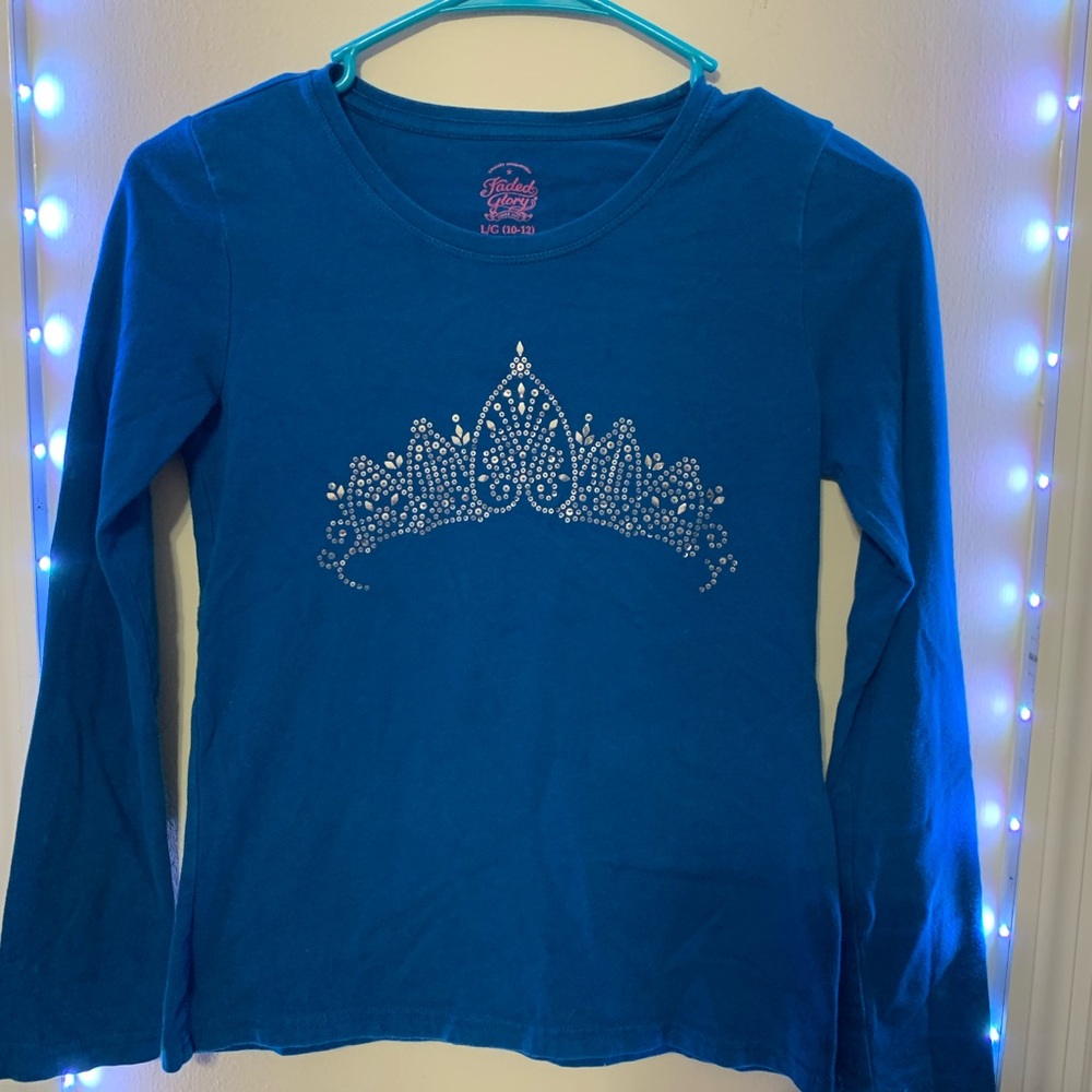 4 for $20- bundle and make me an offer- size 10-12 girl’s Crown shirt